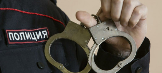 В Новосибирске правоохранители задержали наблюдавшего за детьми онаниста