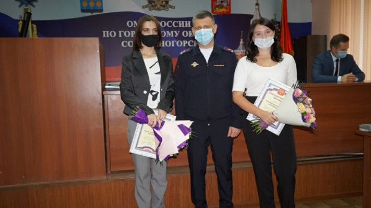 Женщина, спасшая школьницу от изнасилования, пошла работать в полицию