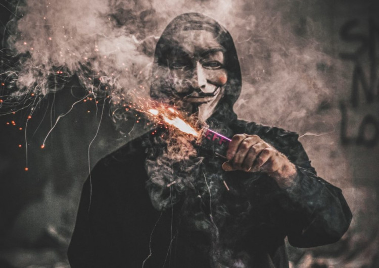 Мститель в маске наказывает троллей в TikTok