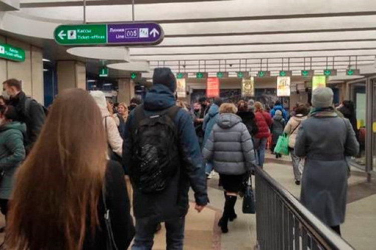 В Петербурге педофил дважды изнасиловал школьницу в метро