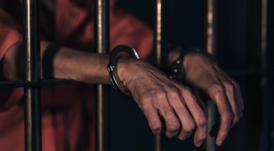 Соблазнивший подростков в Новом Уренгое за сладости гражданин Молдавии поплатился