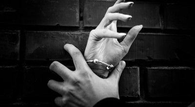 Педофил напал на 10-летнюю москвичку в подъезде дома