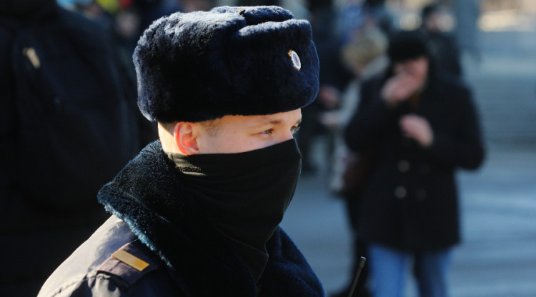 В Подмосковье задержан 22-летний мужчина, изнасиловавший 11-летнюю школьницу.