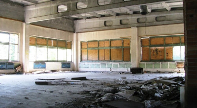 В заброшенном здании на востоке Москвы нашли два тела