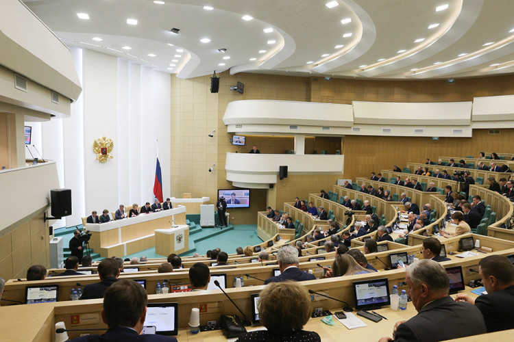 Совет Федерации одобрил закон о пожизненном сроке для педофилов