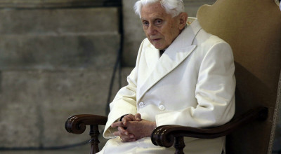 Папа Бенедикт XVI отреагировал на обвинения в укрывательстве педофилов