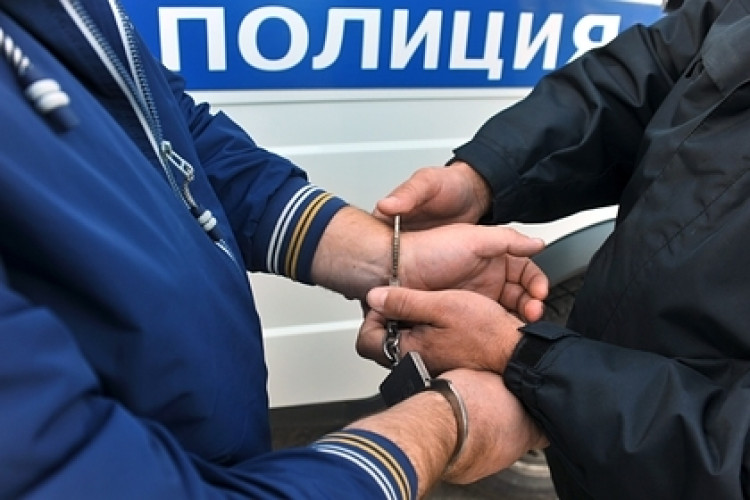 39-летний российский педофил задержан за изнасилование школьниц