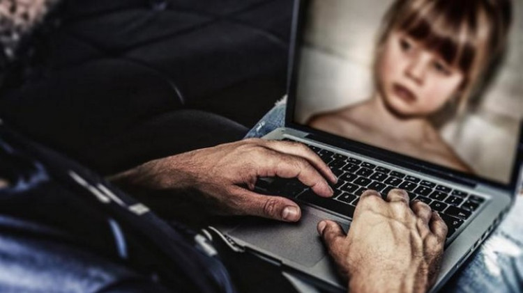 Волгоградец выманивал интимные фото у школьниц, шантажировал и насиловал их