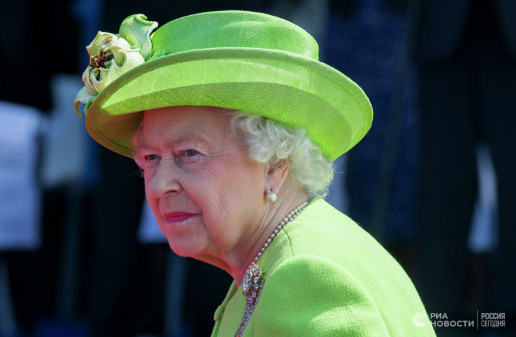 Елизавета II лишила сына воинских званий и патронажа