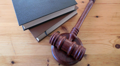 Суд в Крыму вынес приговор 27-летнему мужчине за изнасилование трехлетней падчерицы