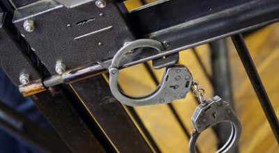 Пенсионер изнасиловал первоклассницу в машине под Новосибирском