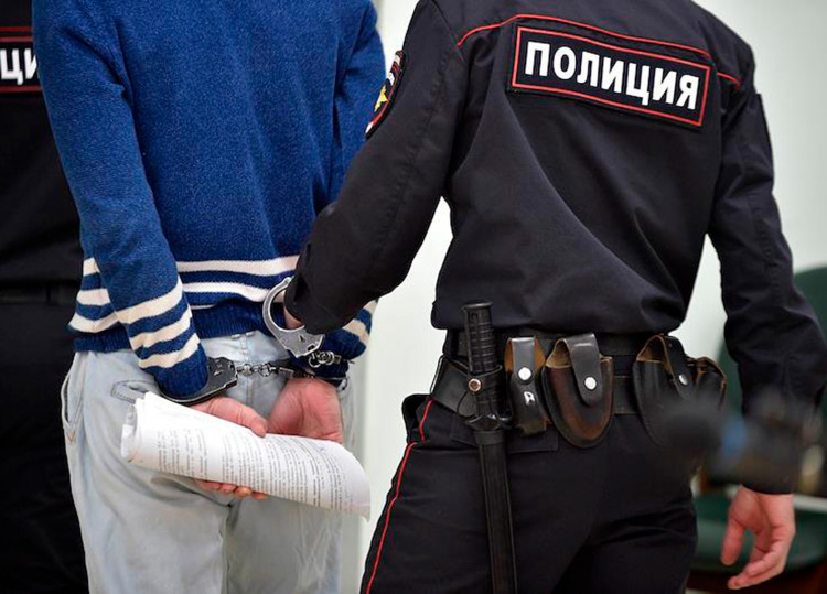 В Подмосковье педофил напал на школьницу в лифте В Подмосковье педофил напал на школьницу в лифте