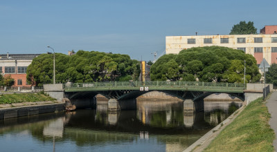 Голый мужчина хватал детей за половые органы во время купания в реке Пряжка