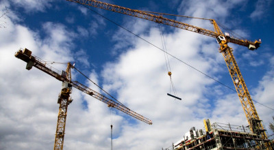 Петербургский крановщик пойдет под суд за отправку интимных фото школьнице