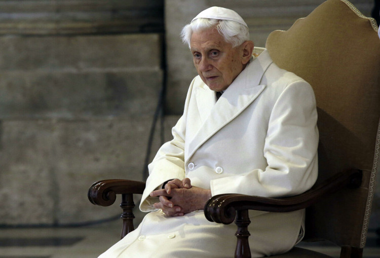 Папа Бенедикт XVI отреагировал на обвинения в укрывательстве педофилов
