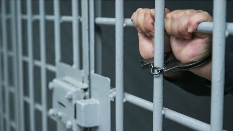 Чебоксарец забрал у бывшей жены на ночевку дочь и изнасиловал ее