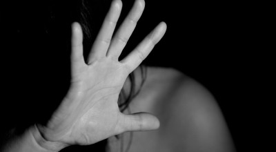 Педофил изнасиловал 14-летнюю дочь знакомых в Саратовской области