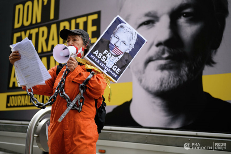 В Исландии ключевого свидетеля по делу Ассанжа поместили под стражу