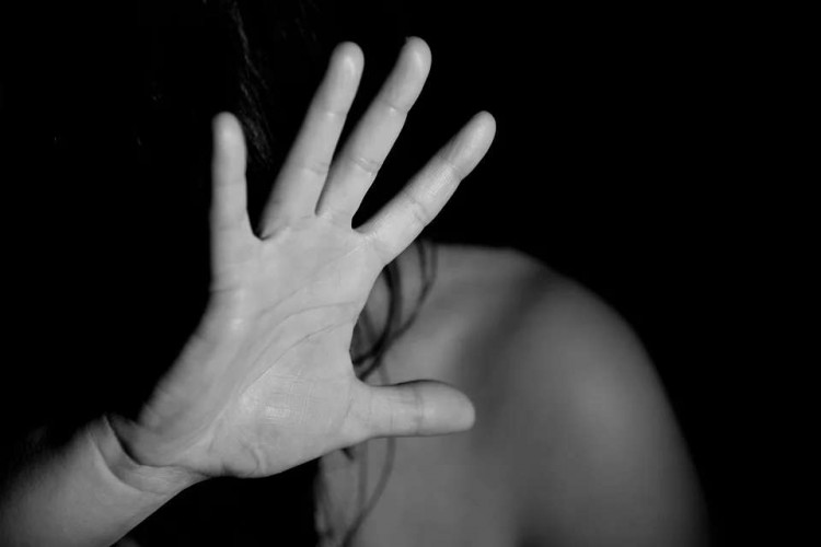 Житель Армянска ответит в суде за изнасилование больной соседской девочки