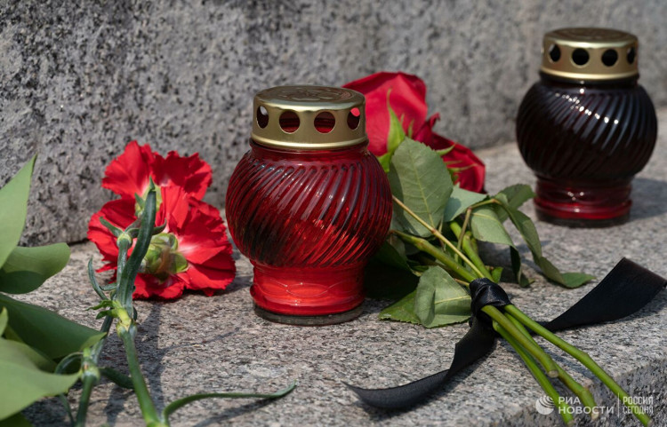 В Киселевске похоронили убитых школьниц