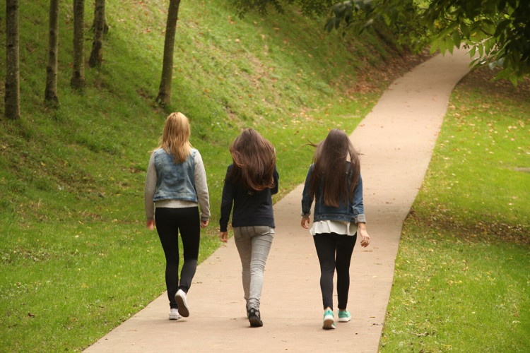 "Поил коньяком, катал на джипе": почему педофилу скостили десять лет