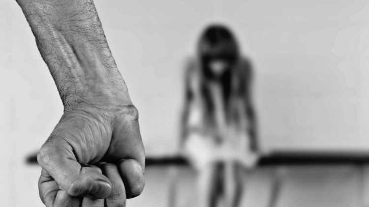 Извращенец из Петербурга домогался ребенка сожительницы по пути в магазин