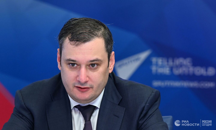 Хинштейн предложил надевать браслеты на педофилов