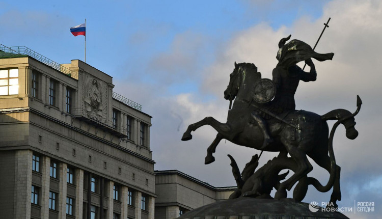 Госдума приняла во II чтении проект о пожизненном сроке для педофилов