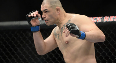 Устроившего стрельбу бывшего чемпиона UFC отказались выпускать под залог